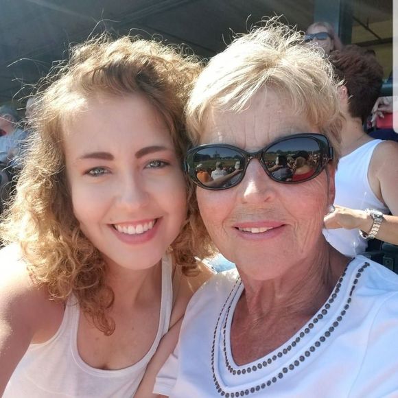 Meet your Posher, Joelle - Picture 1 of 1